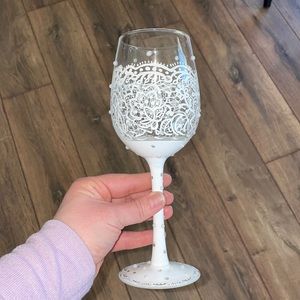 Bride wine glass adorned with pearls! By Lolita